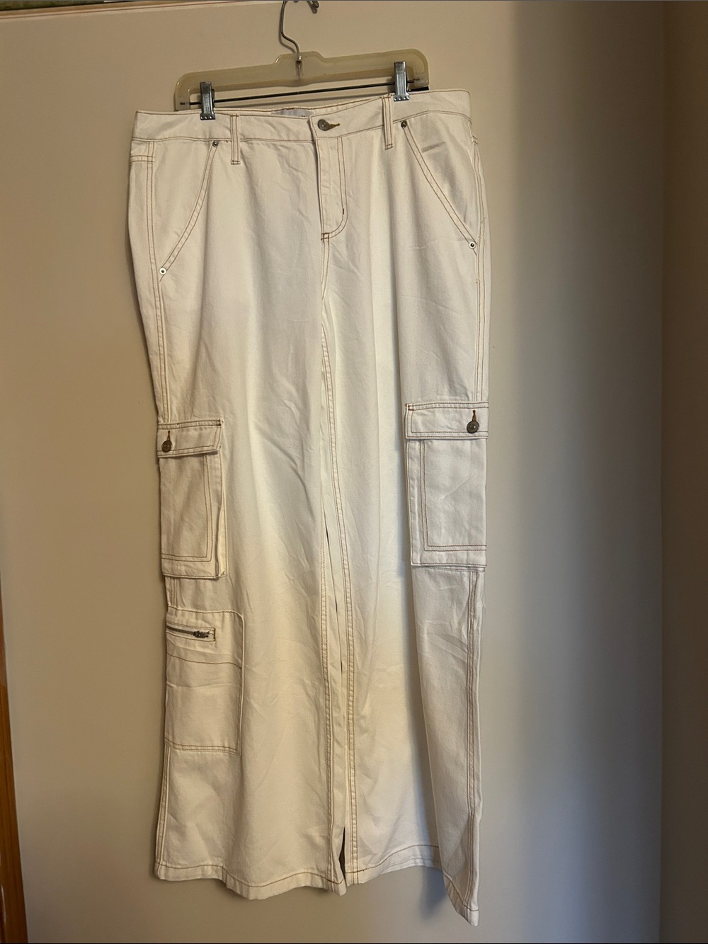Fashion Nova cream 100% cotton wide leg cargo jeans new/tags size 15
